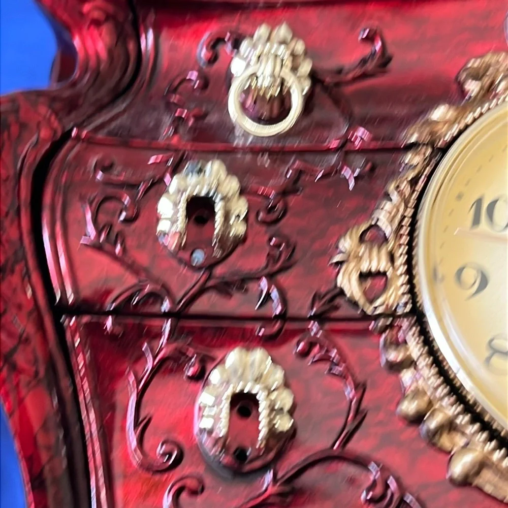 Quartz Eleco Red and Gold Vintage Wall Clock Decor Playing “Memories” Song
